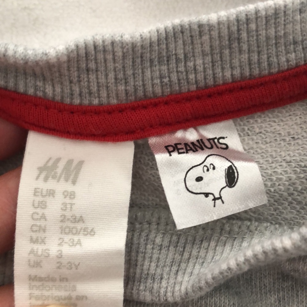 H&M Snoopy sweater - Picture 3 of 5